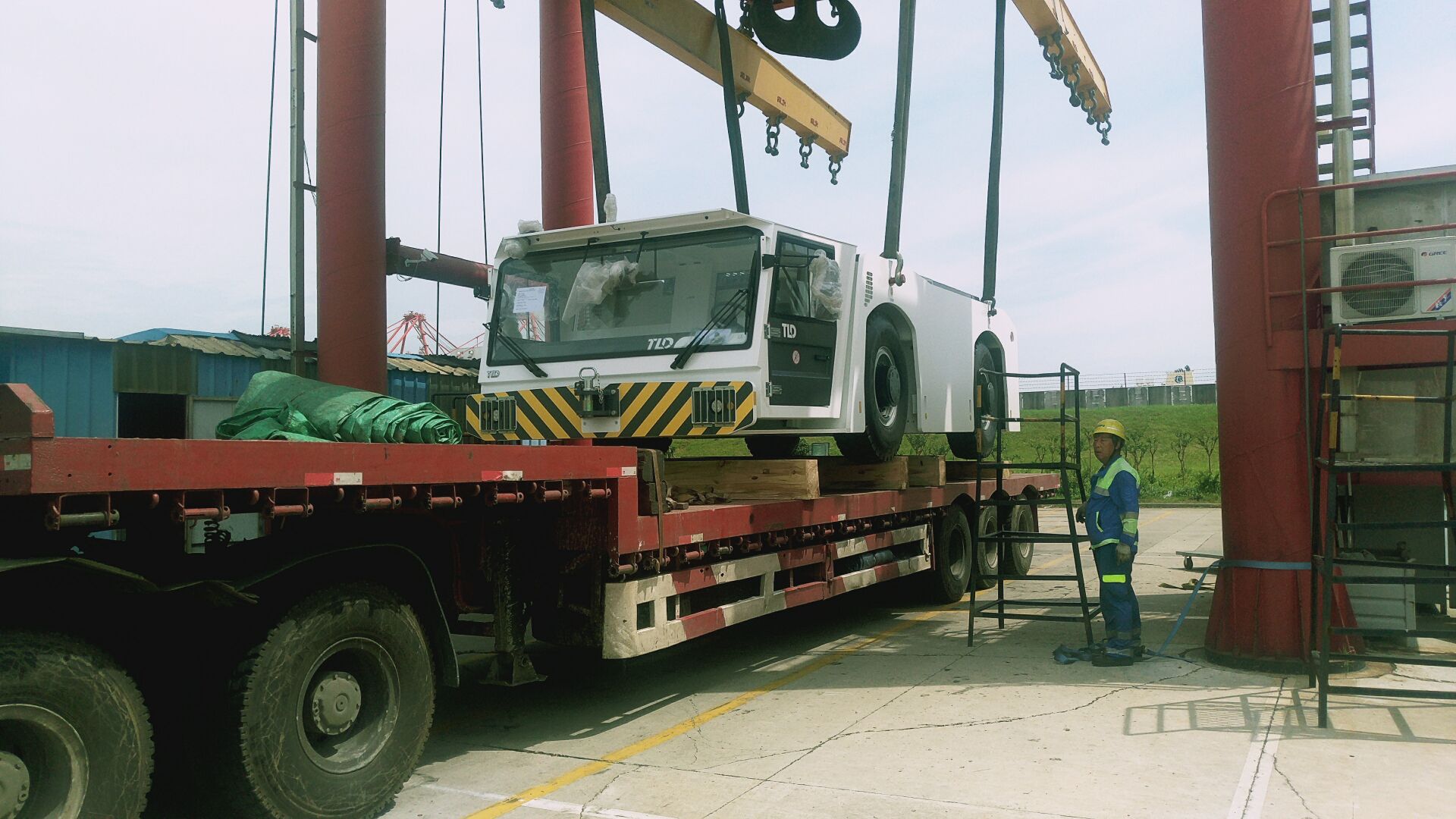 BETA  LOGISTICS LIMITED,Tractor loaded at  Shanghai  Port,RORO